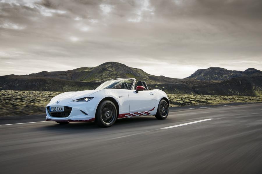  Mazda MX-5 Icon 2016 года  (фото 10 из 24)